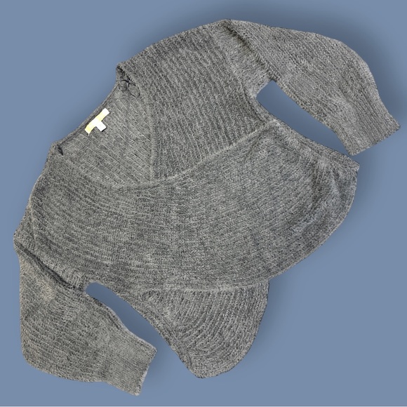 ⭐️HP!⭐️ EUC Urban Outfitters Cross Body Fuzzy Ribbed Sweater in Grey. Size Small - Picture 5 of 13